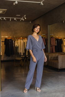品牌女性西服，时尚与专业的完美结合