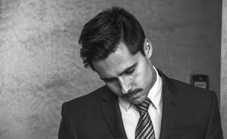 五十岁男士的西服选择宝典，品牌与款式全解析