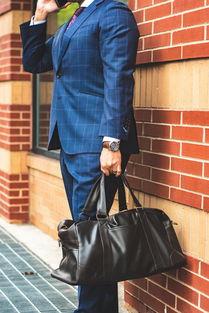 定制西服还是买品牌西服，一场关于时尚选择的深度探讨