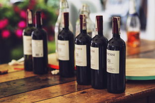 王字形状白酒品牌，传承与创新的故事